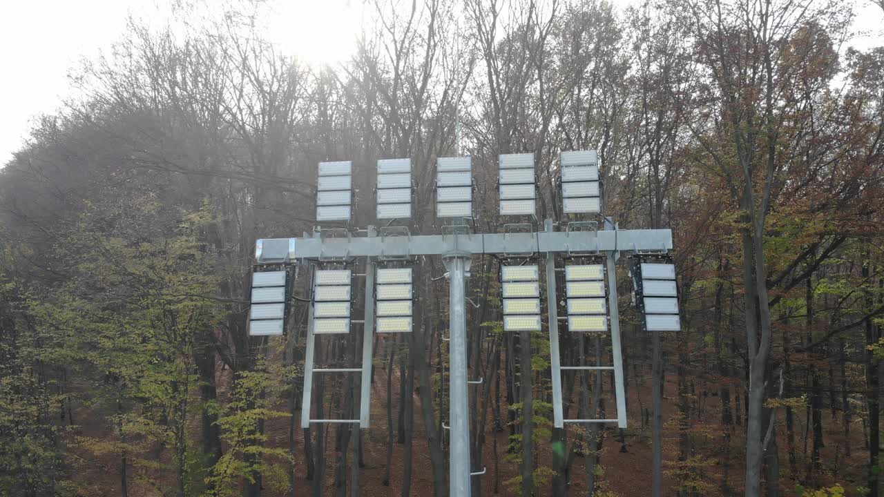 reflectores para iluminar el campo de fútbol que no brillan.