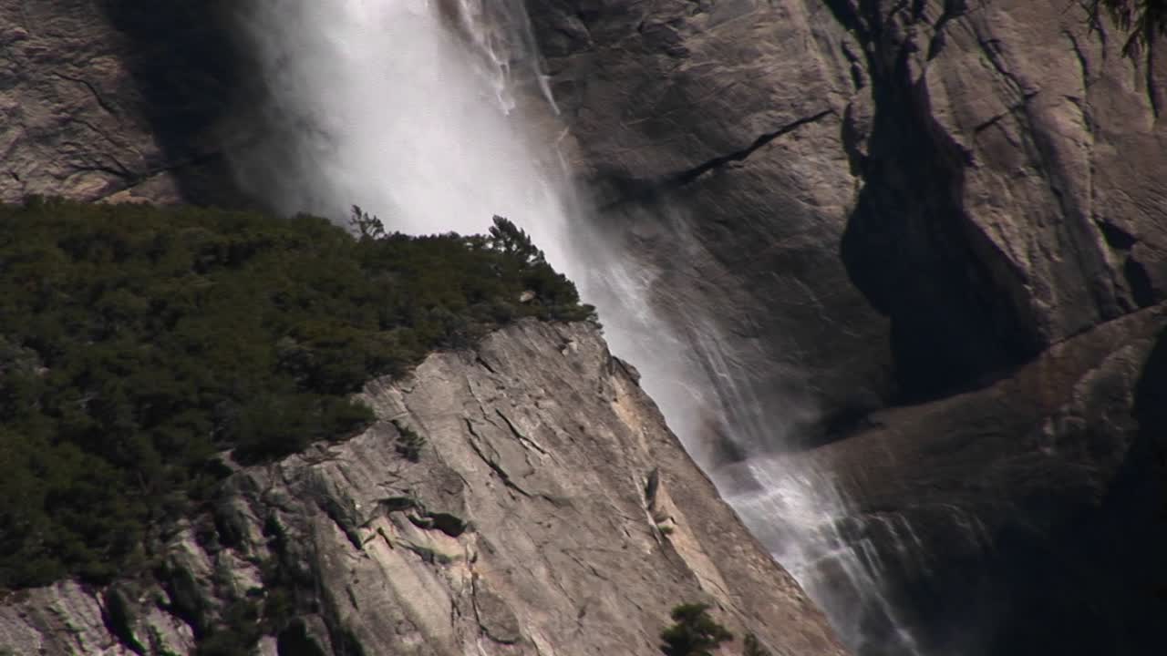 요세미티 국립 공원 캘리포니아에서 요세미티 폭포의 틸트 샷