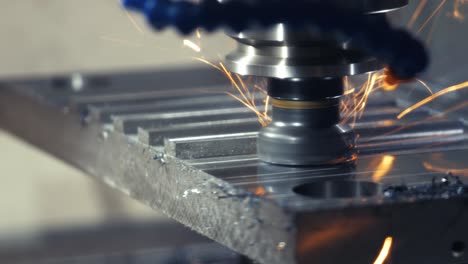 Fresadora-De-Torno-Cnc-Para-Trabajar-Metales.-Tecnología-De-Procesamiento-Moderna-De-Corte-De-Metal.