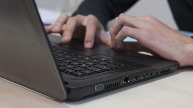 Student lernt am Computer