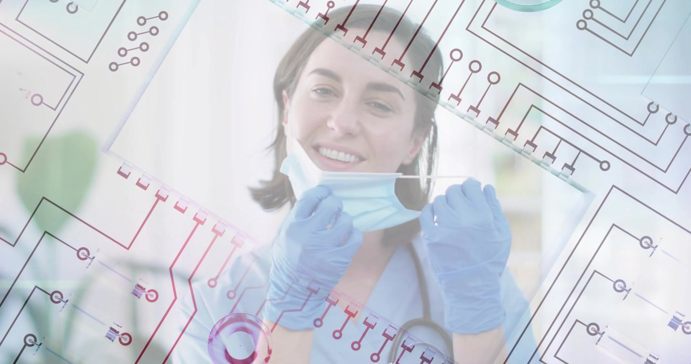 Professionista sanitario che alza le mani guantate, aggiusta la mascherina e poi la rimuove, rivelando un sorriso.