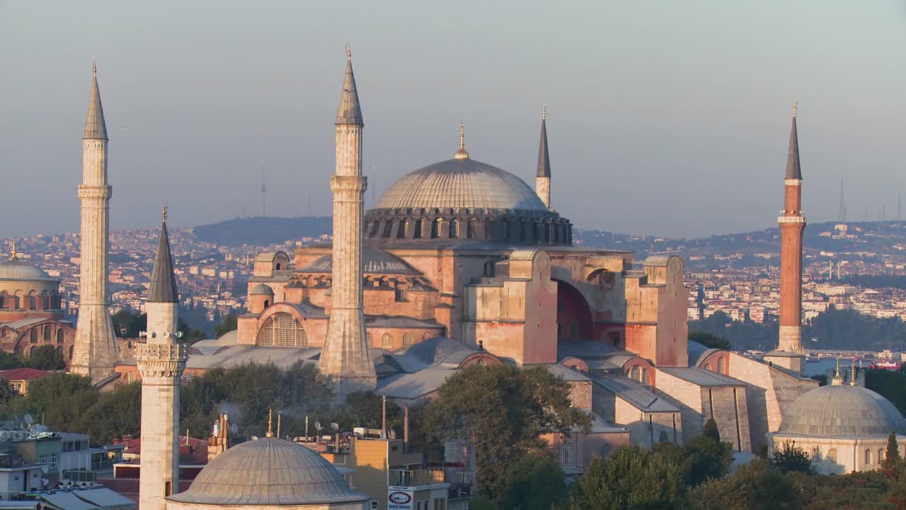 la mezquita de santa sofía en estambul, turquía al atardecer