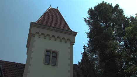 plano medio de la mansión cerca de wannsee en berlín, alemania