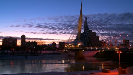 Downtown-Winnipeg-Manitoba-Kanada-In-Der-Abenddämmerung-5