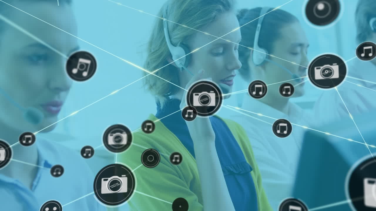 사무실에서 웃는 전화 헤드을 착용 한 백인 여성에 대한 디지털 아이콘 네트워크의 애니메이션