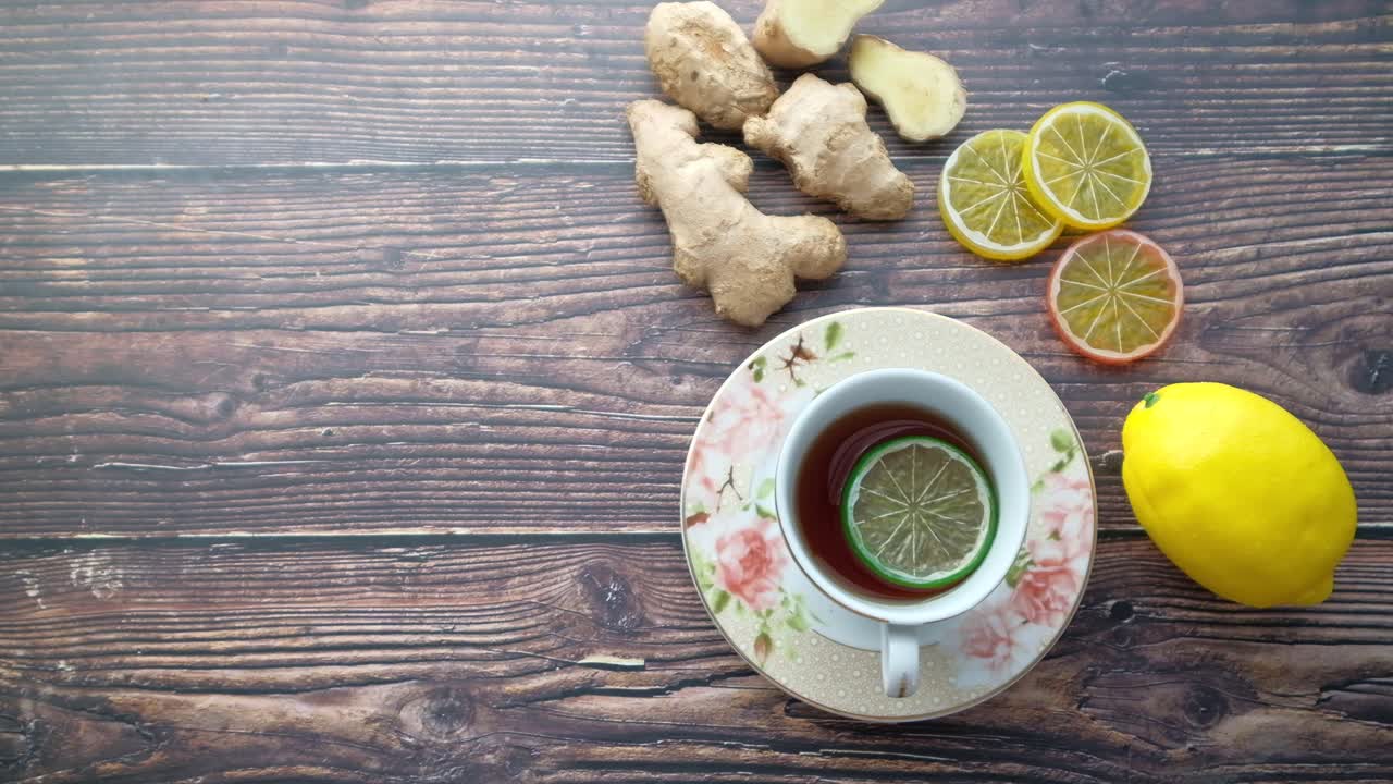 Tè zenzero, lime e limone