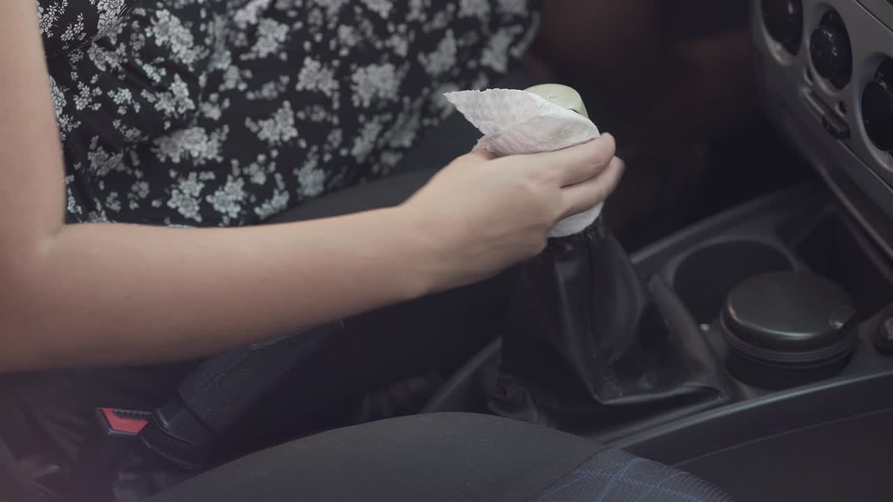 Cleaning car with alcohol gel