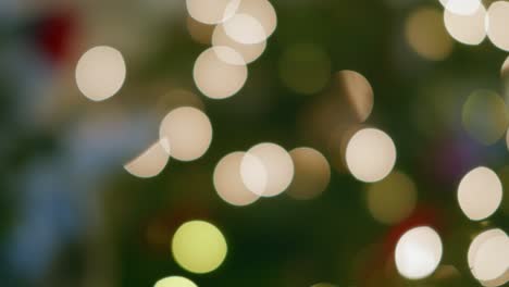 Atmospheric,-Christmas-tree-light,-bokeh-balls-in-a-wide-shot