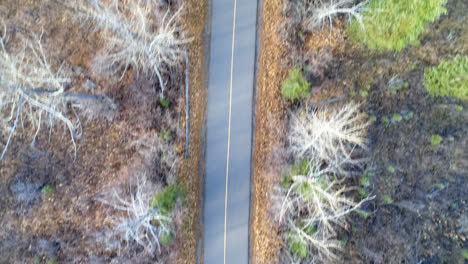 vista aérea de una carretera en el campo 4k