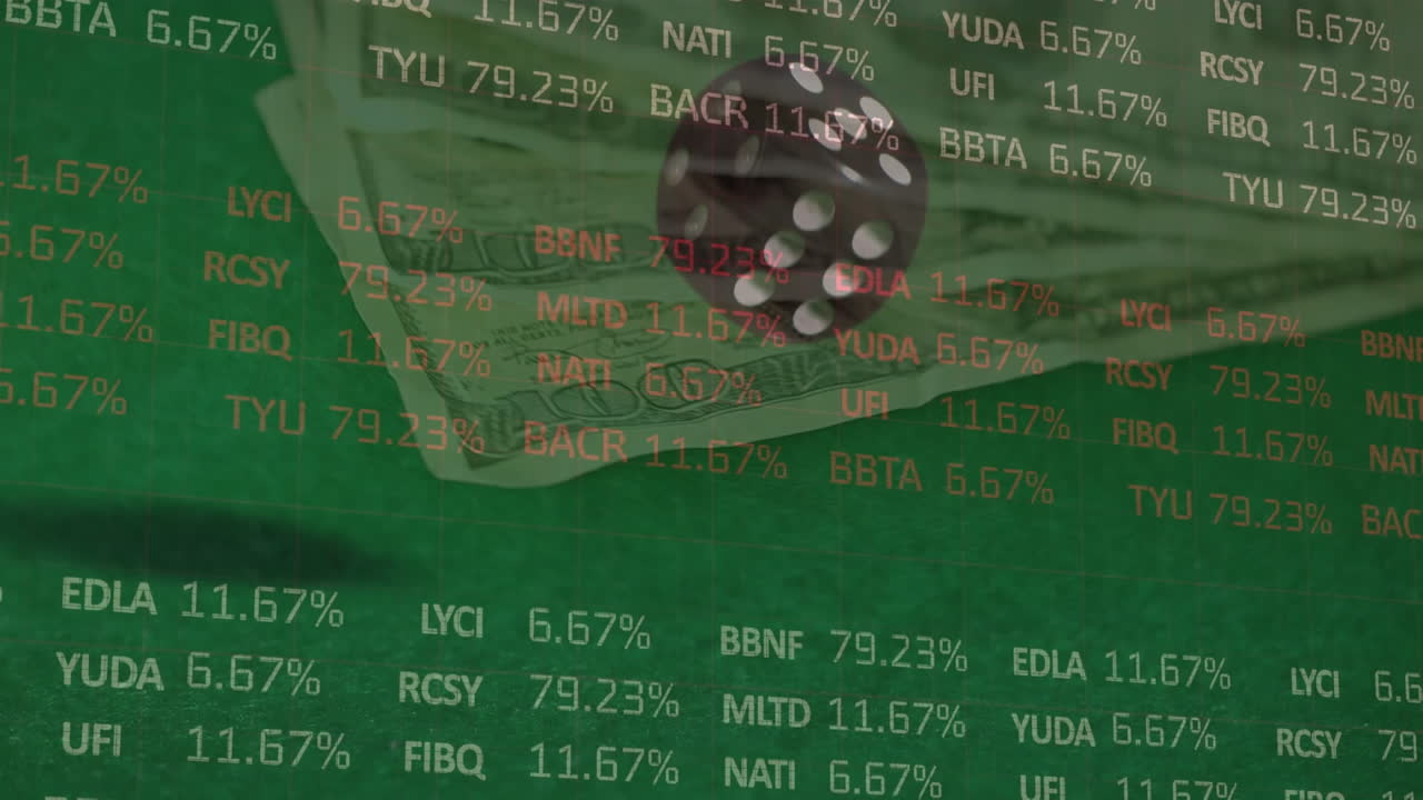 animación del procesamiento de datos financieros sobre dados y billetes de dólares estadounidenses en fondo verde