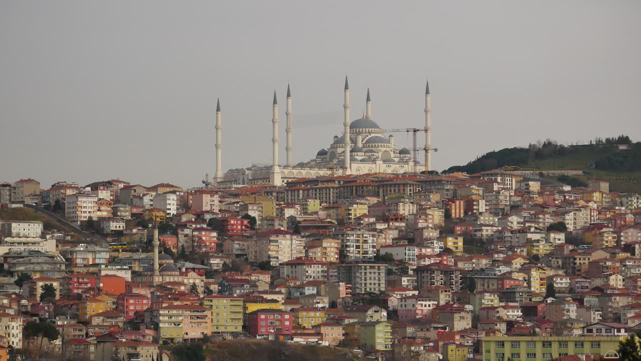 paisaje urbano con una mezquita en bursa, turquía