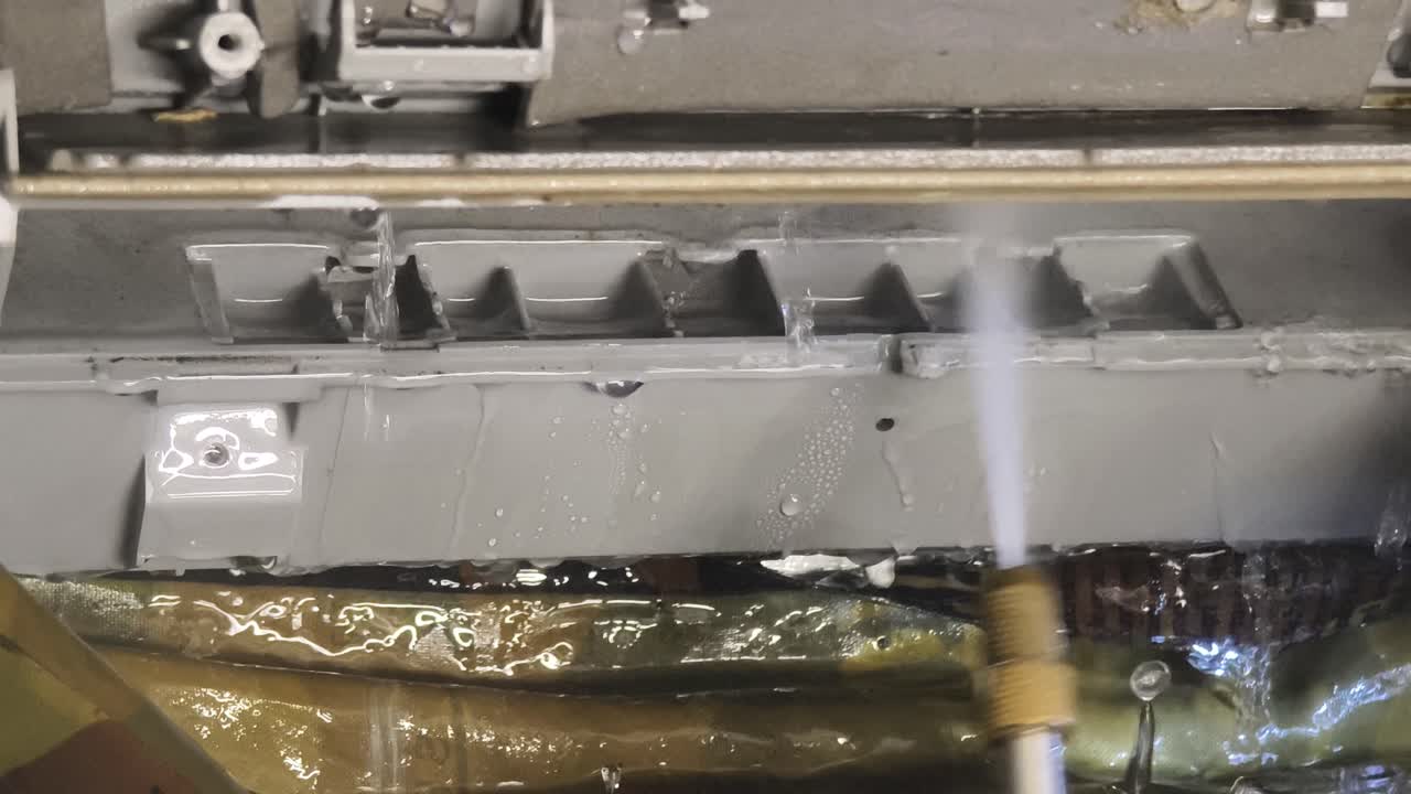 차량 또는 기계 부품에 물 손상