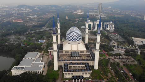 vista aérea de la mezquita del sultán salahuddin abdul aziz o localmente conocida como la mezquita shah alam