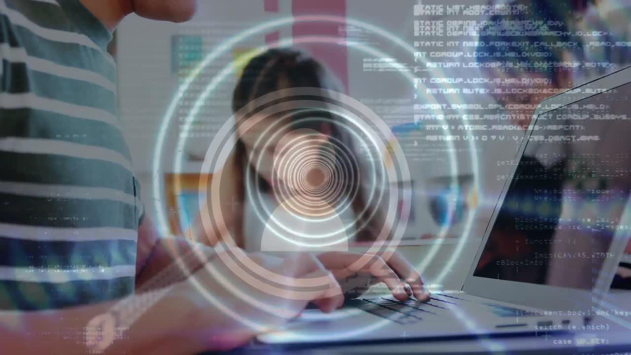 animación del procesamiento de datos sobre niños en edad escolar que usan computadoras portátiles