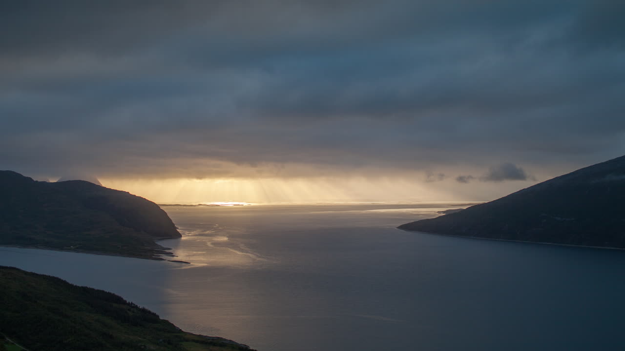 noruega amplia puesta de sol 4k 00