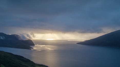 Norwegen-Breiter-Sonnenuntergang-4k-00