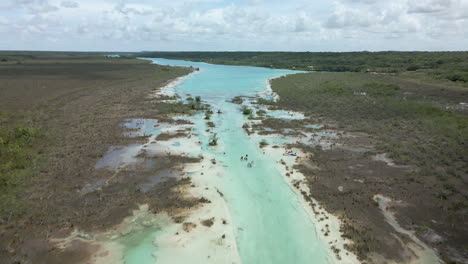 Vista-De-Las-Aguas-Azules-De-Quintana-Roo