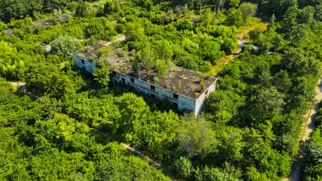 imágenes aéreas de drones 4k de la aldea de szentkirályszabadja en el veszprém - húngaro