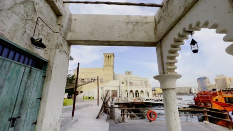 Traditional-Building-With-Wind-Tower-Along-Dubai-Creek-In-The-Historical-Neighborhood-Of-Al-Fahidi-In-Dubai,-UAE