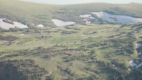 panorámica a través de la tundra parque nacional de las montañas rocosas