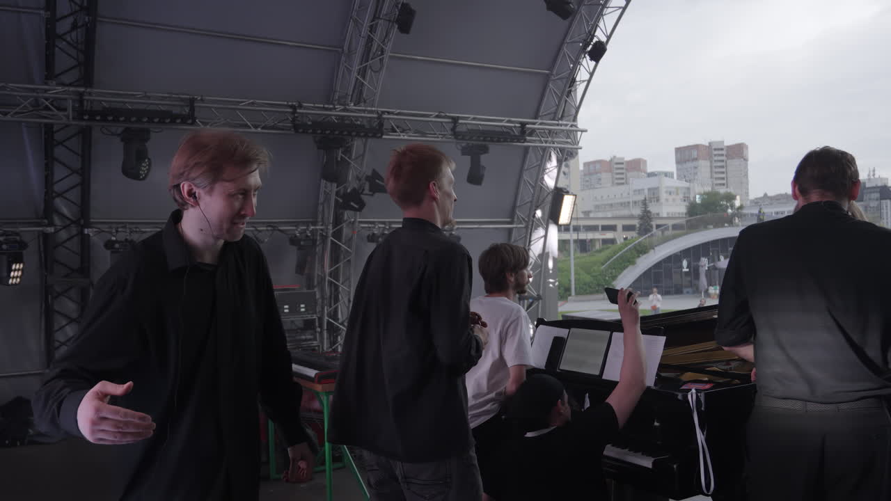 preparación de conciertos al aire libre