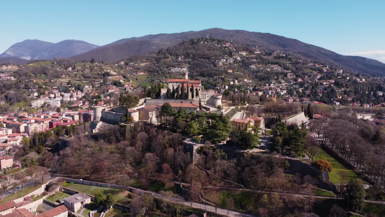 Veduta aerea del Castello di Brescia in Italia
