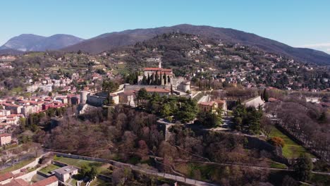 Aerial-shot-of-the-castle-of-Brescia-in-Italy