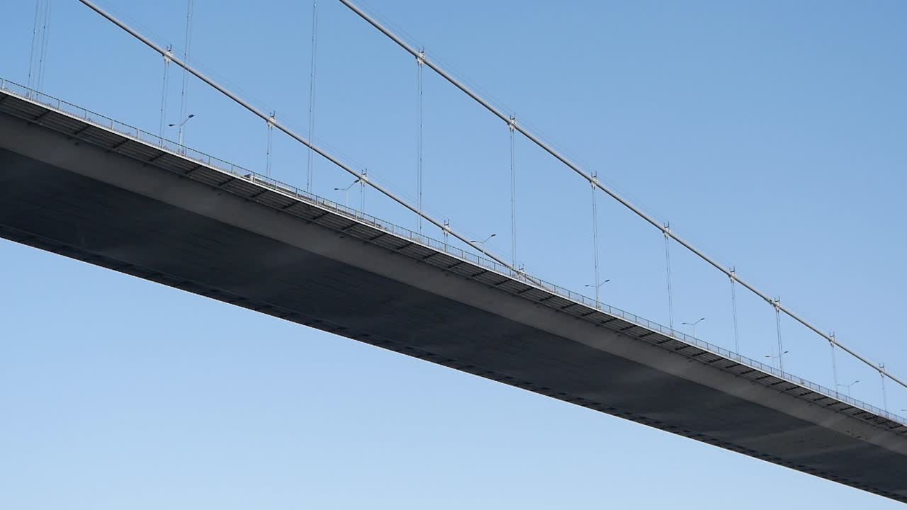 서스펜션 브릿지 아래쪽