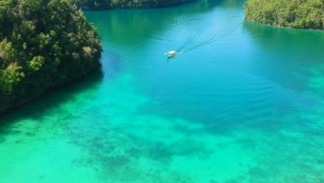 passenger-water-craft-entering-Sugba-Lagoon