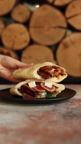 pita sandwiches with figs and feta