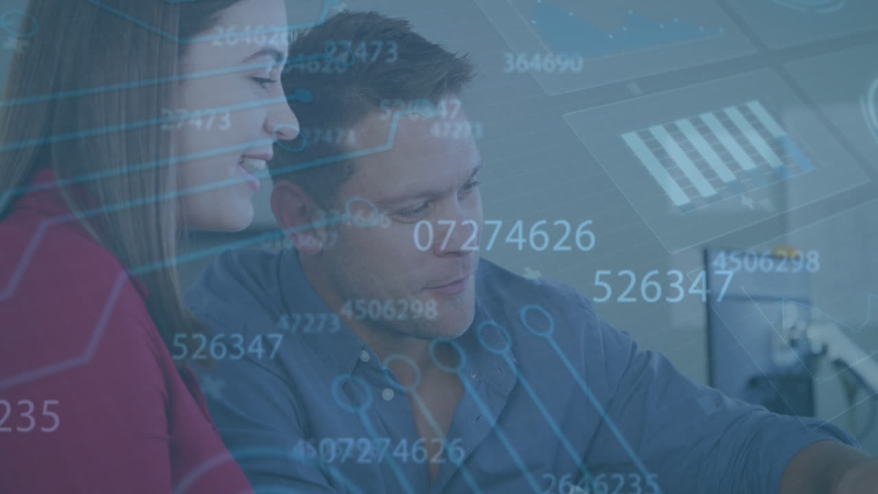 animación del procesamiento de datos sobre la gente de negocios caucásica hablando