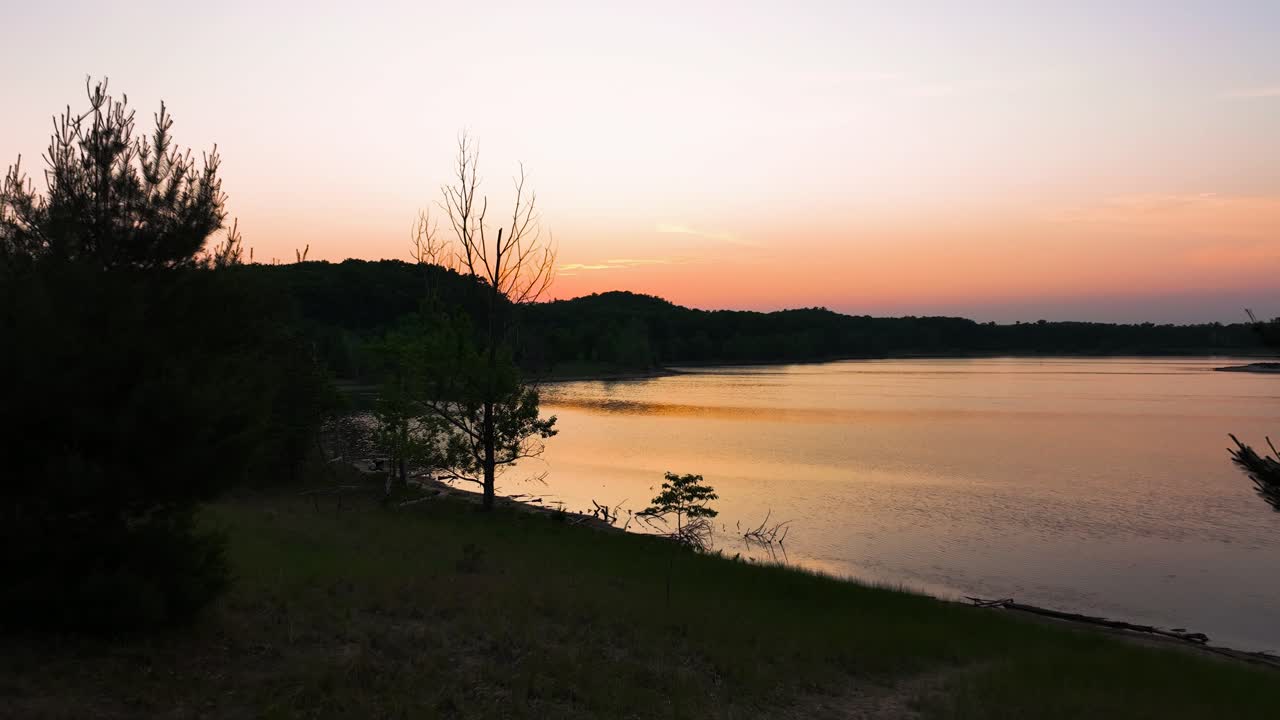 Indietreggiando e osservando i colori del tramonto