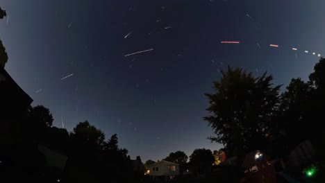 Estrellas-Corriendo-A-Través-De-Un-Cielo-Nocturno