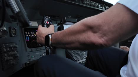 vista de primer plano dentro de una cabina de un avión de reacción mientras tiene extrema turbulencia en un vuelo en tiempo real
