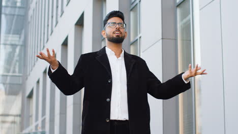 surprised frustrated business man raising hands asking reason of failure, demonstrating disbelief
