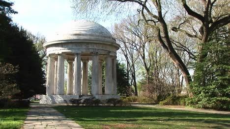 the world war i memorial for the fallen stands in a beautiful park