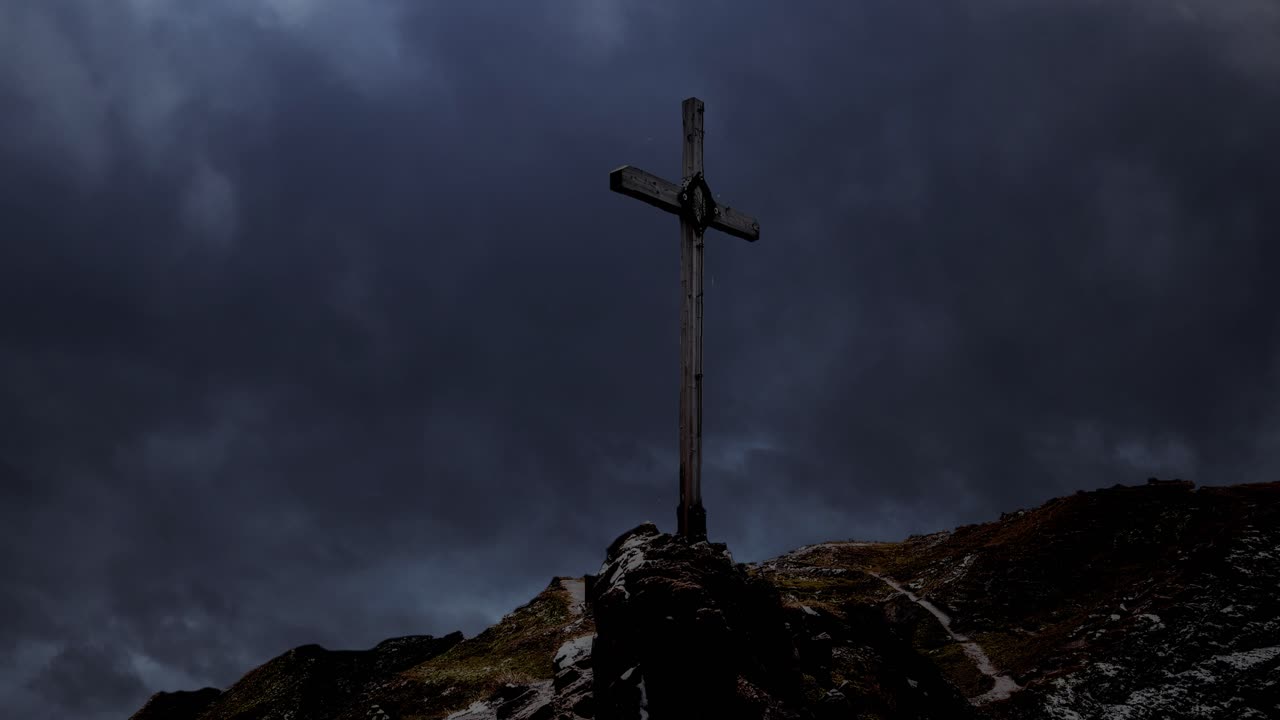 하늘에서 뇌우 분위기와 교차