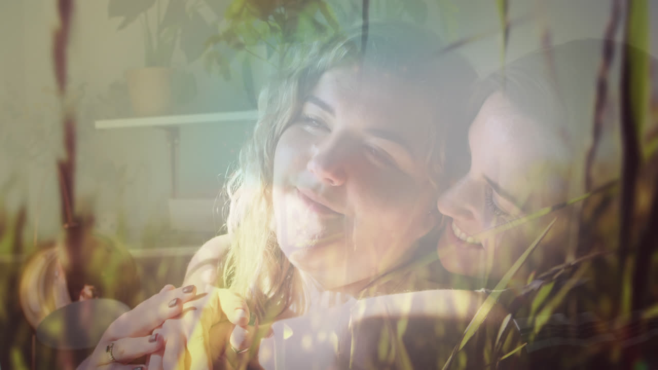 행복한 백인 여성 동성애자 커플에 대한 풀의 애니메이션