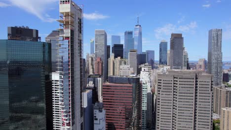 September-2021---4K-aerial-of-lower-Manhattan-from-the-East-River,-NYC,-USA