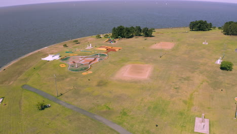 AERIAL---Parque-de-los-Niños-park,-La-Plata-River,-Buenos-Aires,-Argentina,-circling