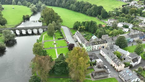 Kilkenny-Irlanda-Inistioge-Village-Una-Pintoresca-Atracción-Turística-En-El-Río-Barrow