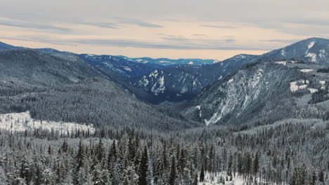 Esplendor-Nevado-De-Las-Montañas-Kootenay