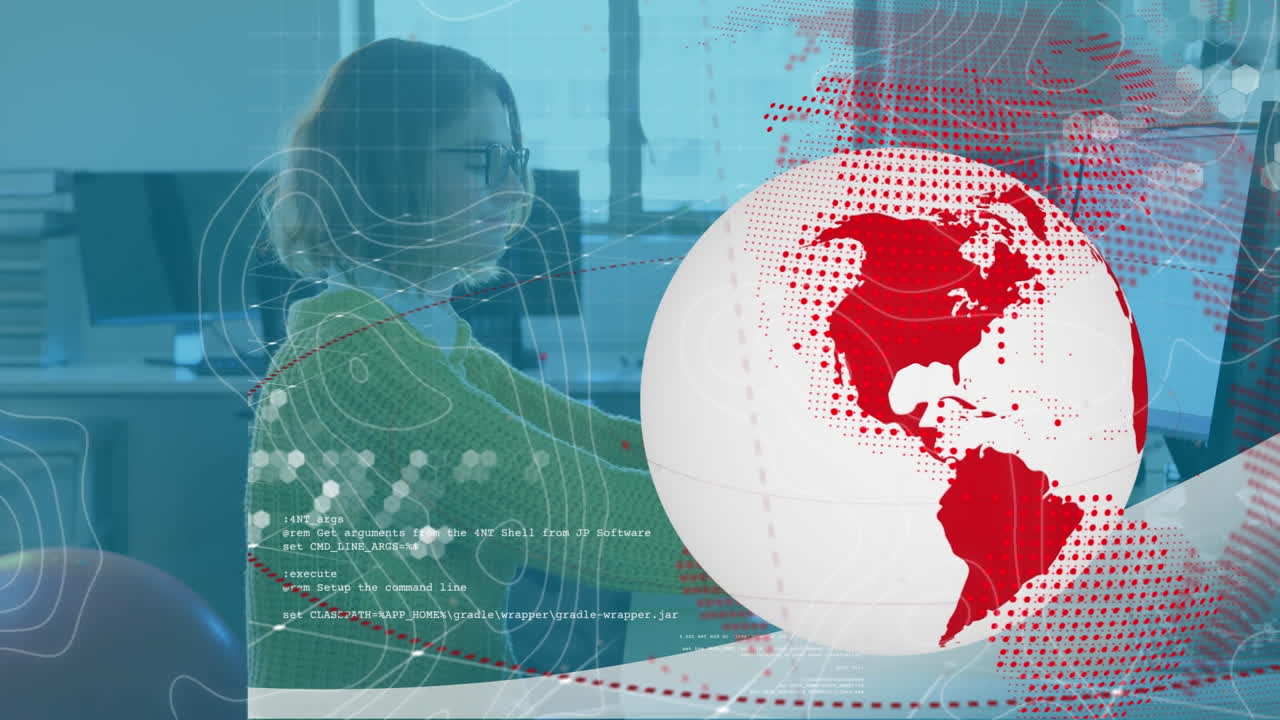 animación del globo sobre mujer de negocios usando computadora