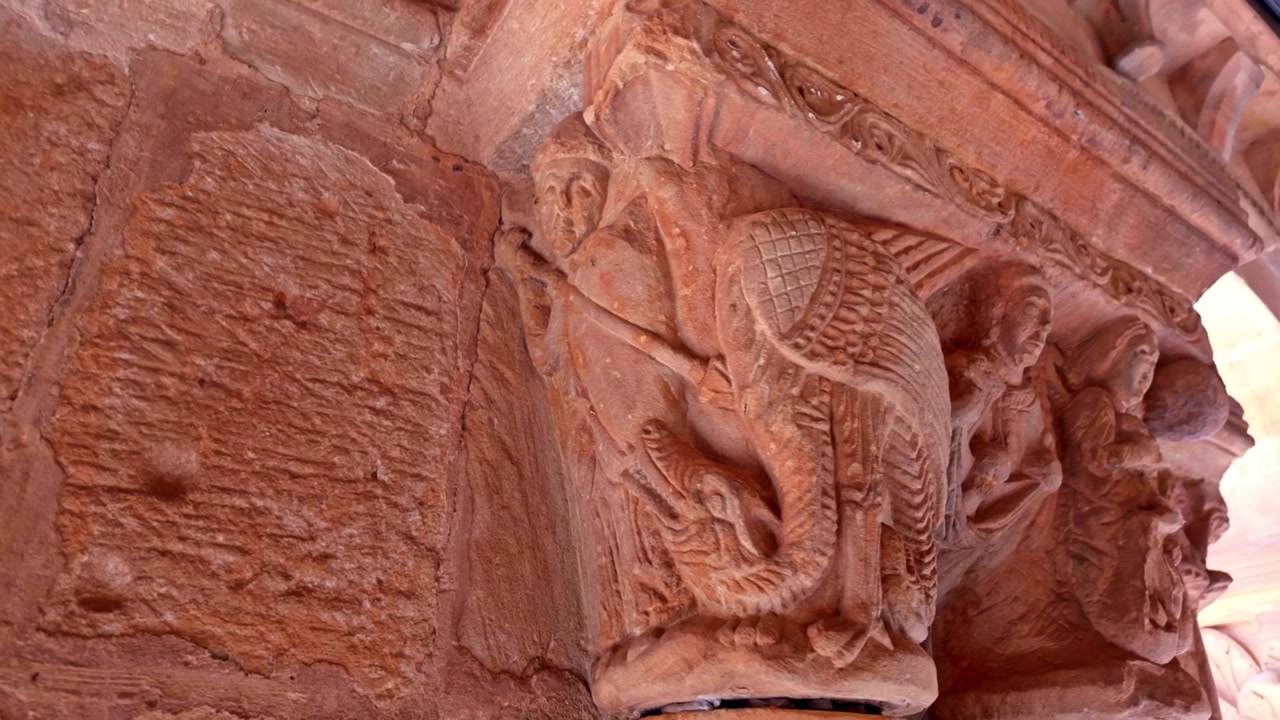Soria, Espanha, 22 de março de 2026. Detalhe da escultura de São Jorge matando o dragão.