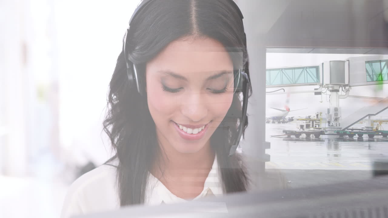 animación de una mujer de negocios biracial en el teléfono sobre el paisaje urbano