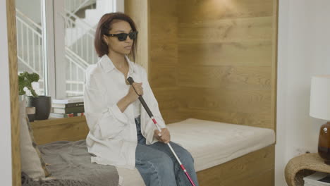 Young-blind-woman-sitting-on-the-bed