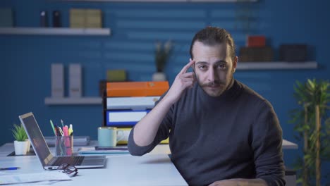 Portrait-of-businessman-using-his-mind-and-intelligence.