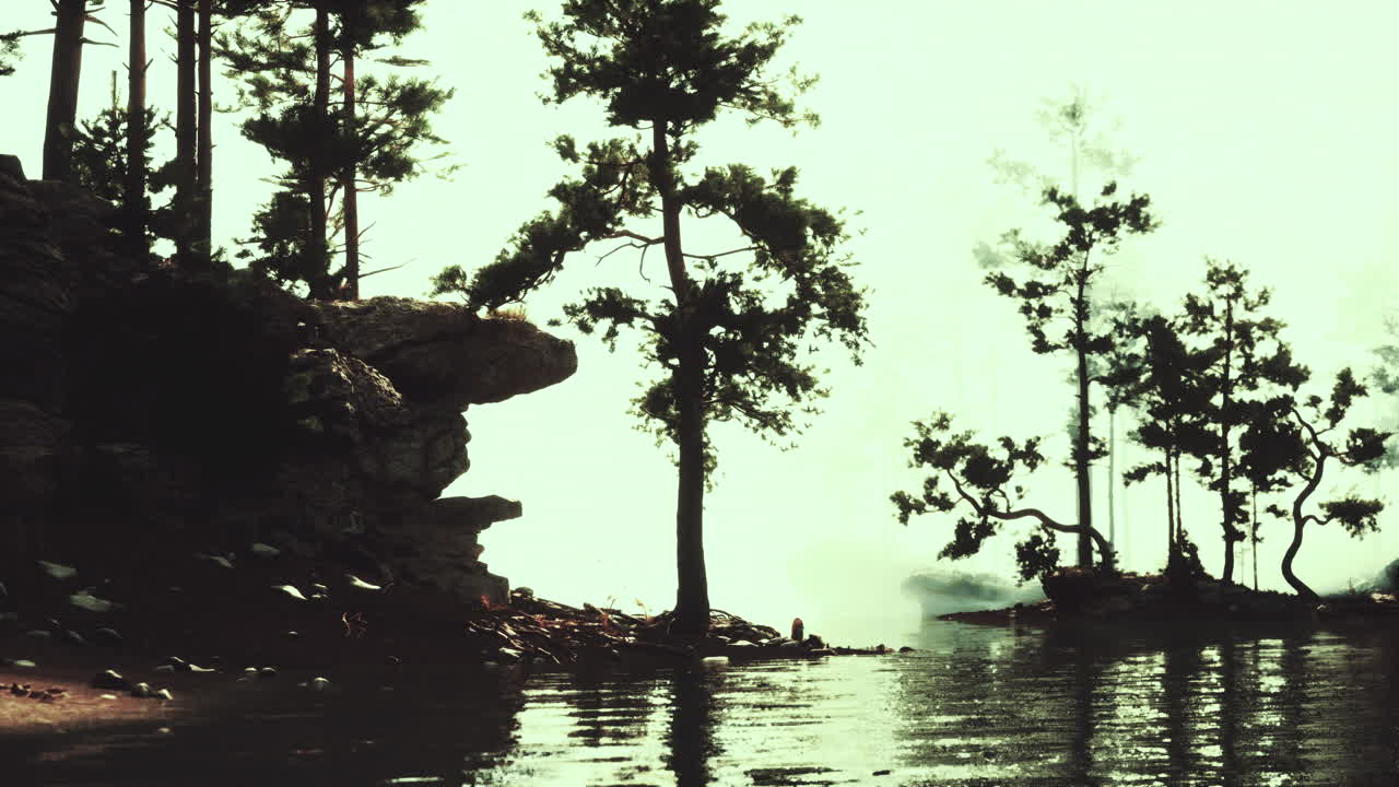 Lago della foresta nebbiosa