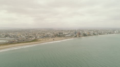 toma aerea de manta en la provincia de manabi, playa murcielago