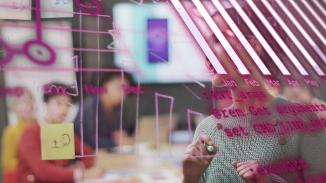 사무실에서 다양한 사업가들에 대한 금융 데이터 처리의 활성화